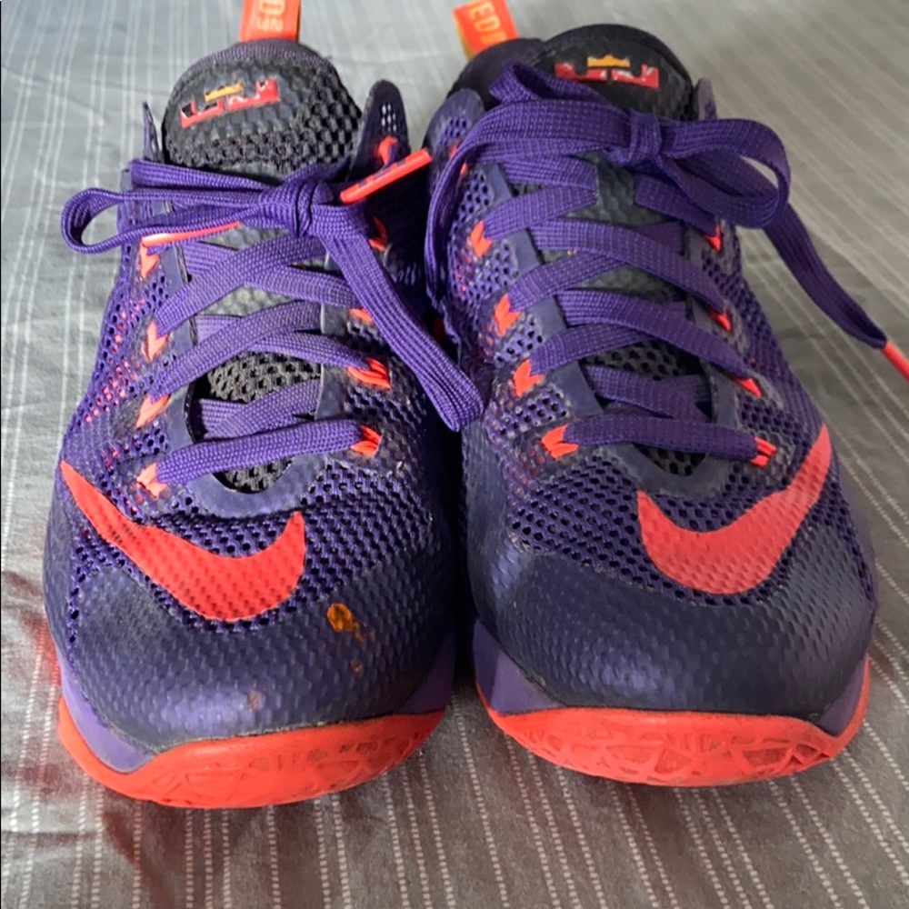 Lebron basketball shoes - Picture 2 of 5